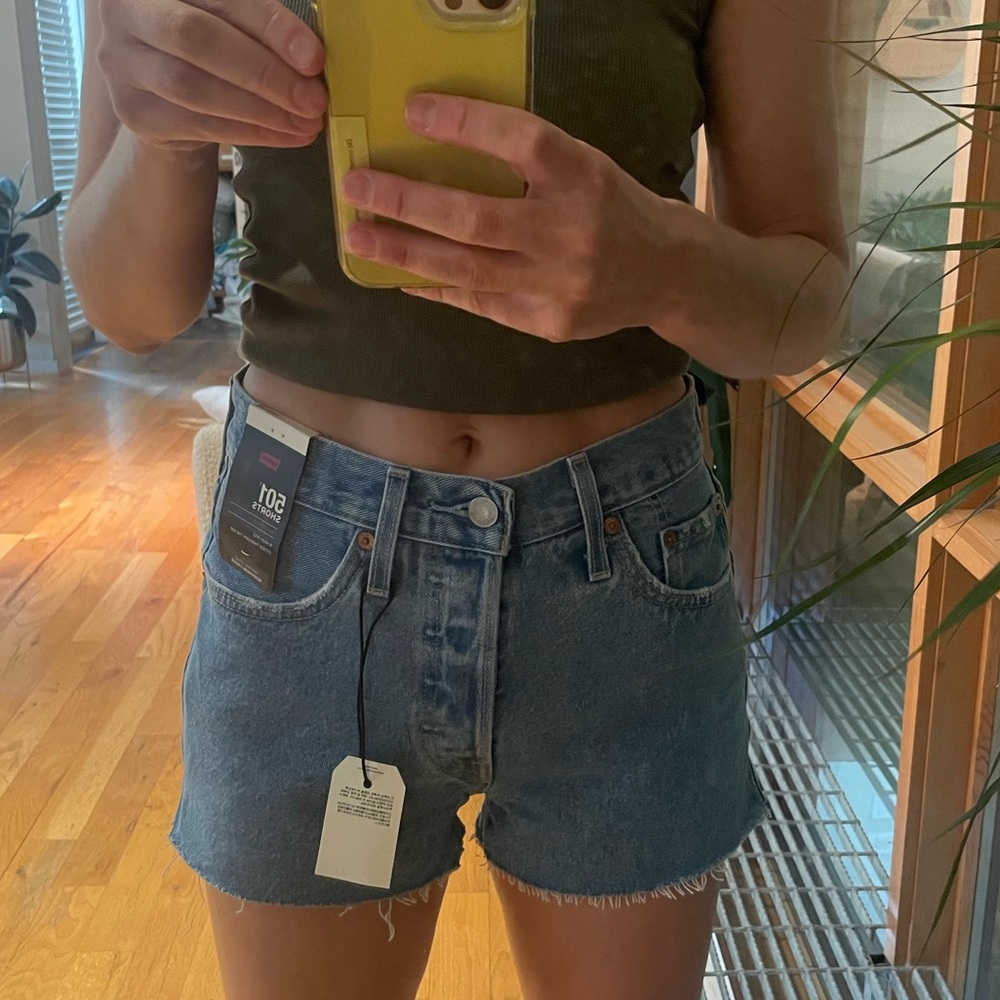 NWT Levi’s 501 high rise jean short, button fly. Perfect condition- never worn!